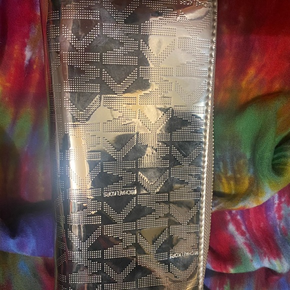 Shiny gold Michael Kors wrist wallet! - Picture 3 of 13